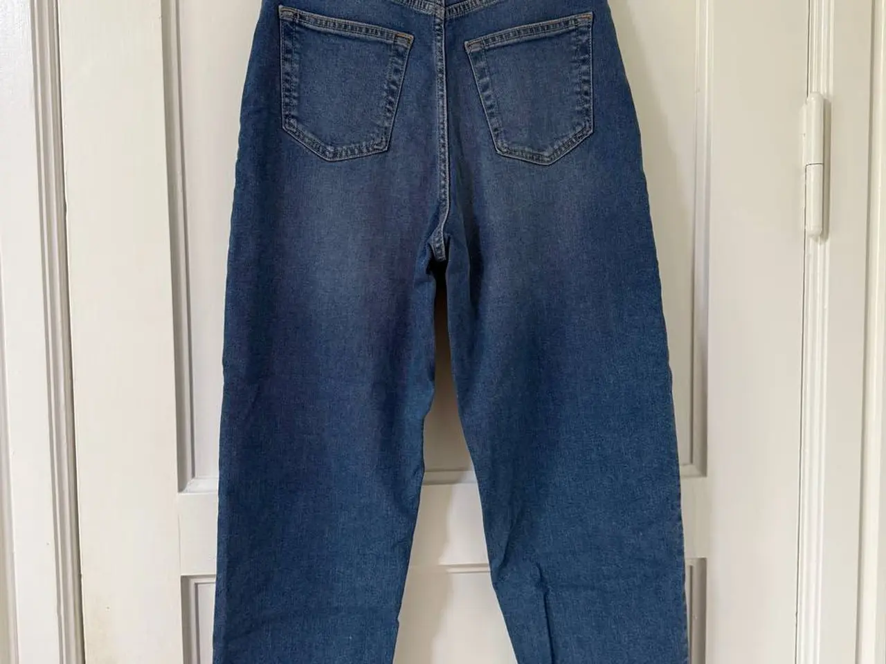 Billede 2 - H&M Divided Loose Mom Jeans – Str. 38 – High Waist