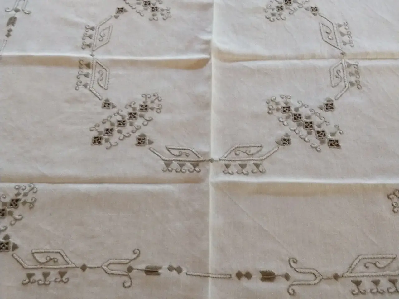 Billede 2 - Broderet retro dug