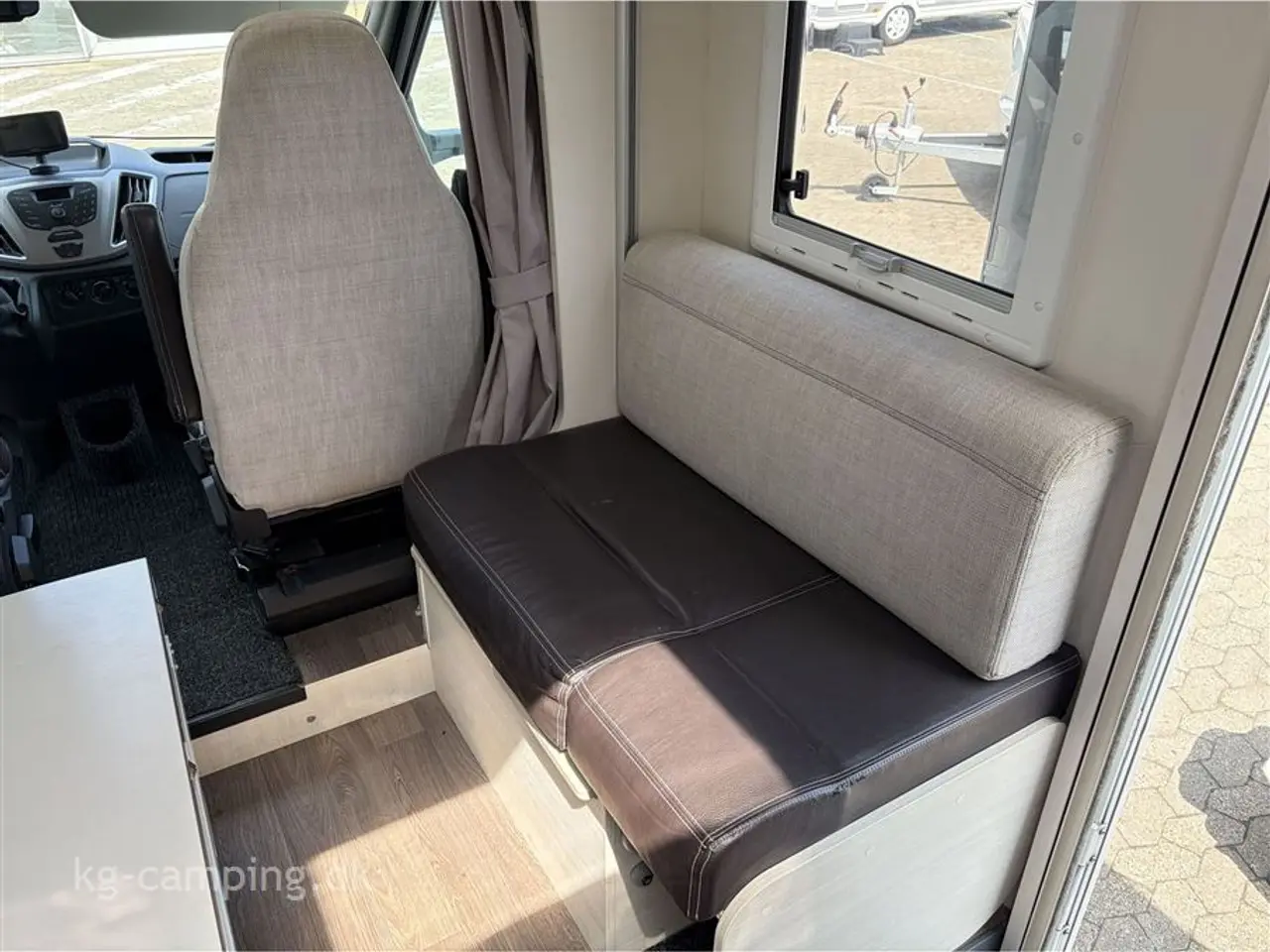 Billede 5 - 2019 - Chausson Flash 716 UNDER KLARGØRING - Rummelig Ford Chausson fra 2019 - 4 sovepladser med hæve-/sænkesystem