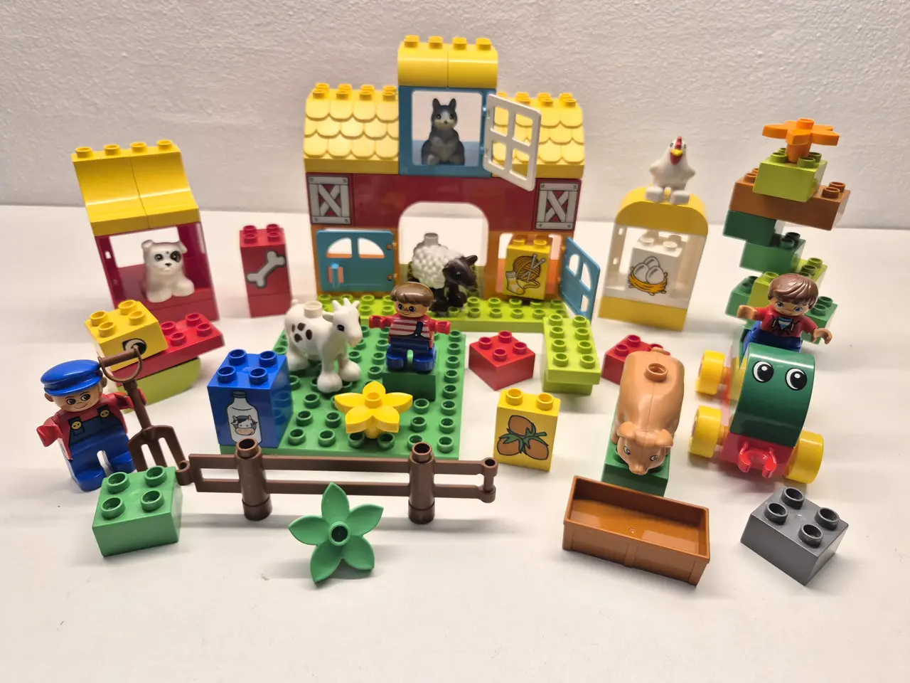 Billede 1 - Duplo Bondegård, Dyr, Hus, 2 Små Plader samt figur