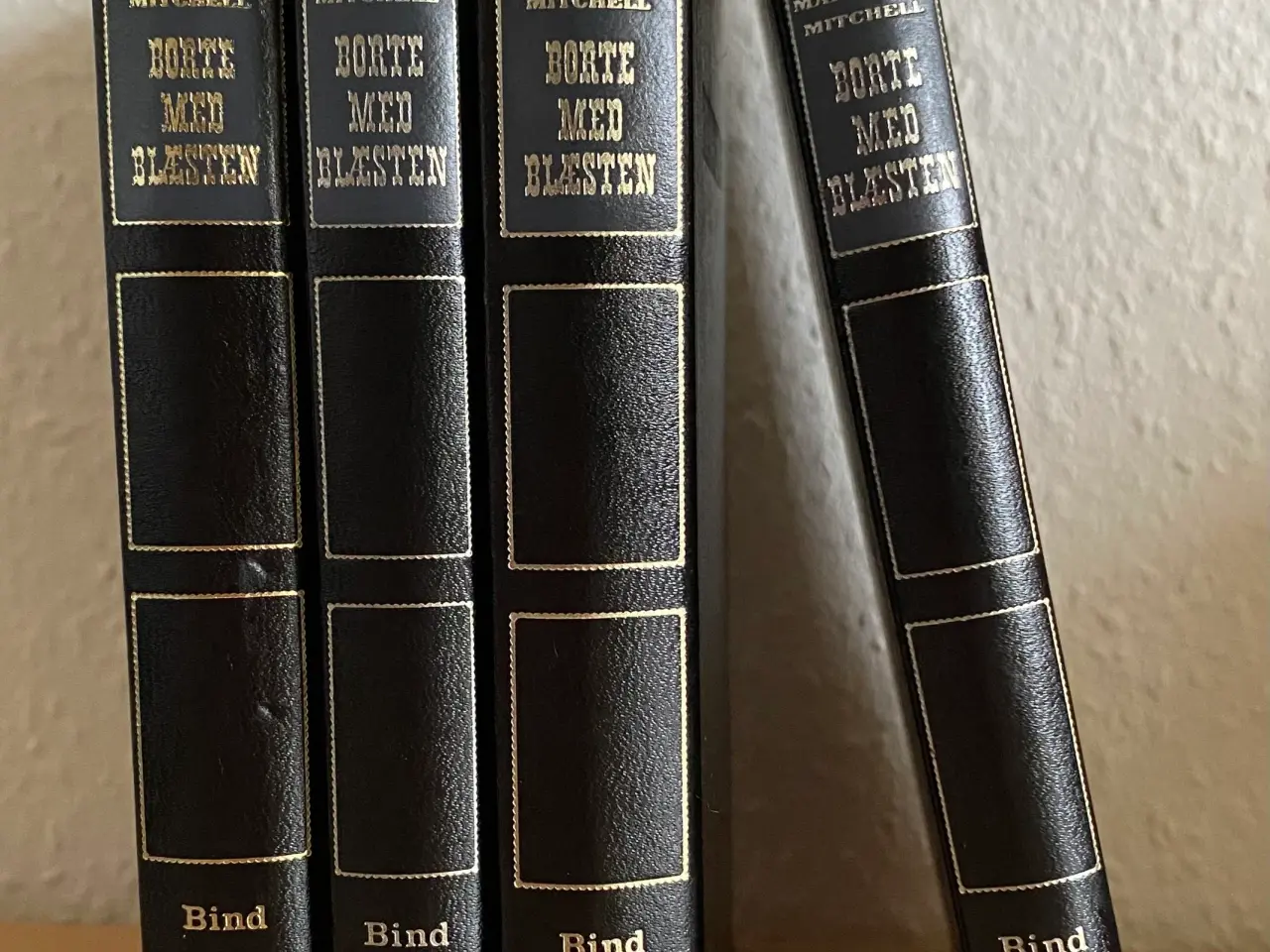 Billede 1 - Borte med blæsten- Margaret Mitchell-4 bind