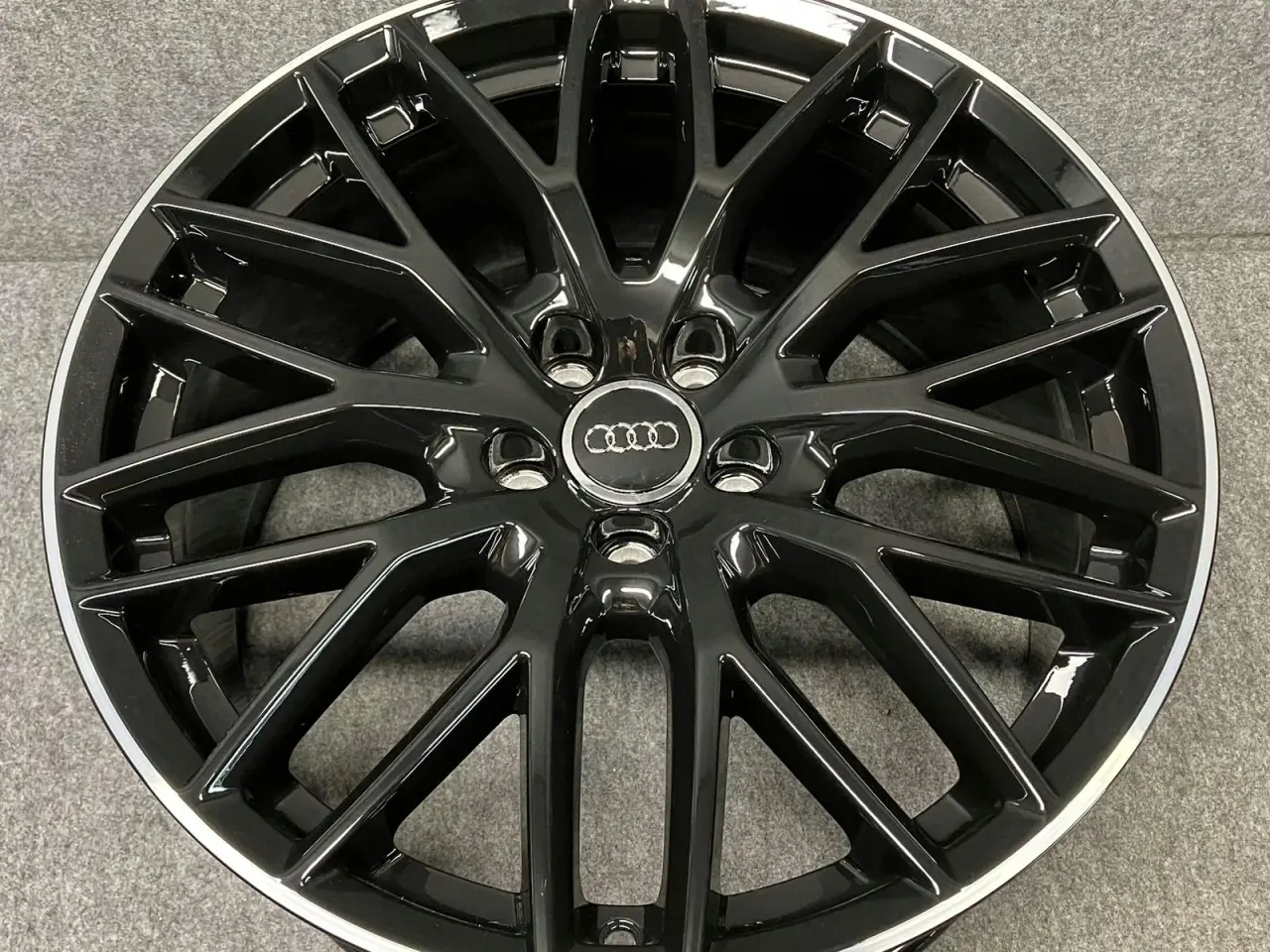 Billede 2 - ALUFÆLGE AUDI A5 8T0 19"