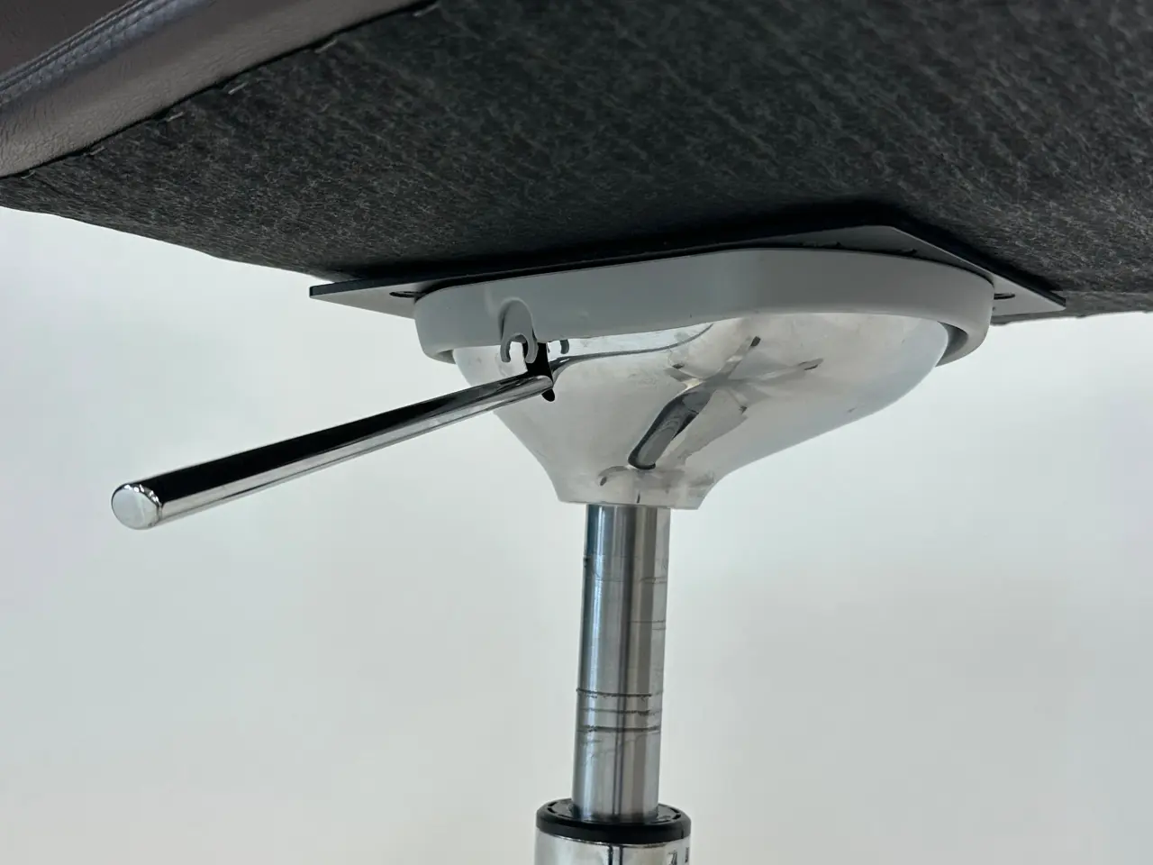 Billede 7 - Magnus Olesen Butterfly Swivel Stol – Mørkebrun med Krom Stel Læder