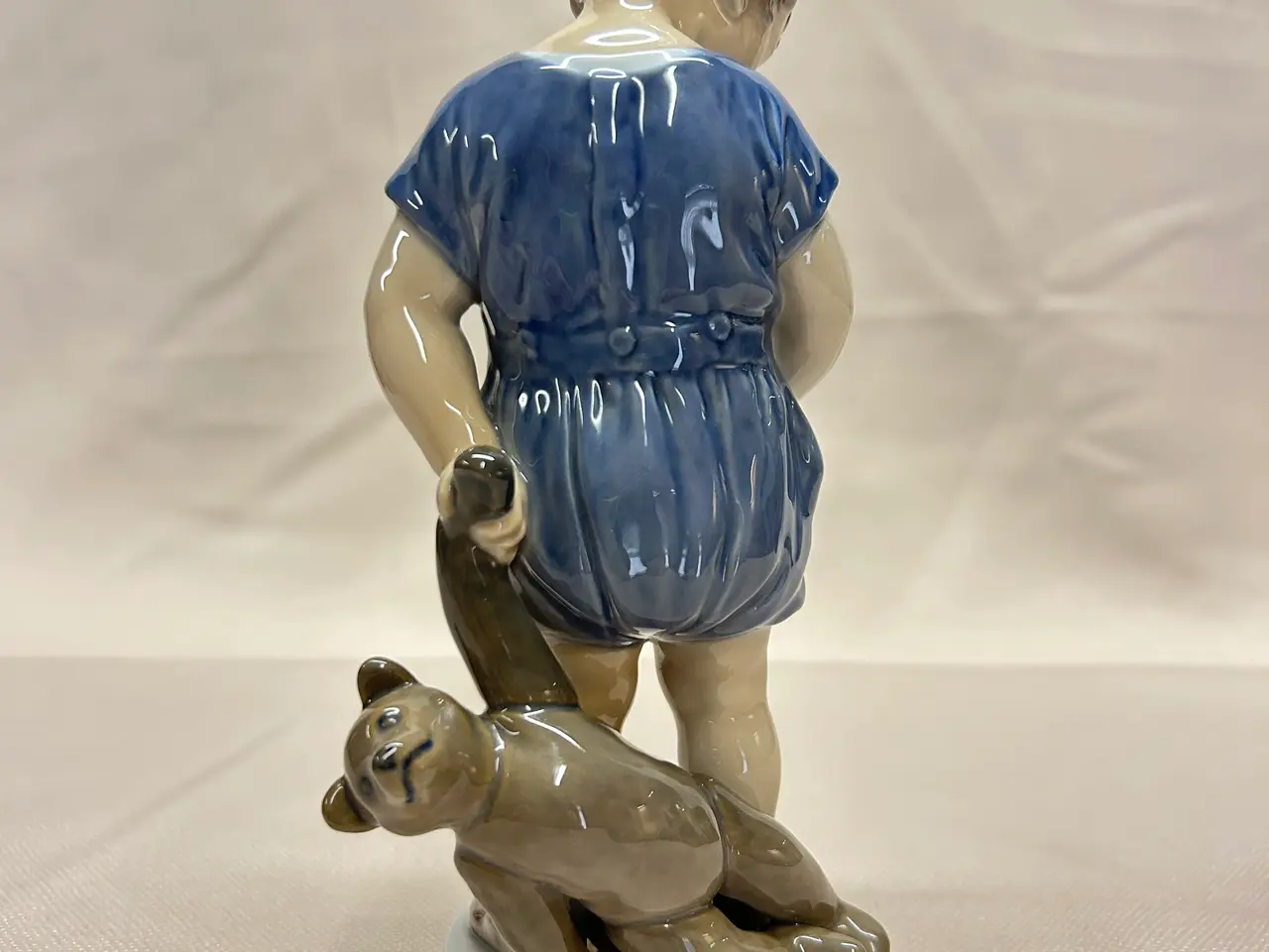 Billede 2 - Royal Copenhagen – Dreng med bamse nr. 3468