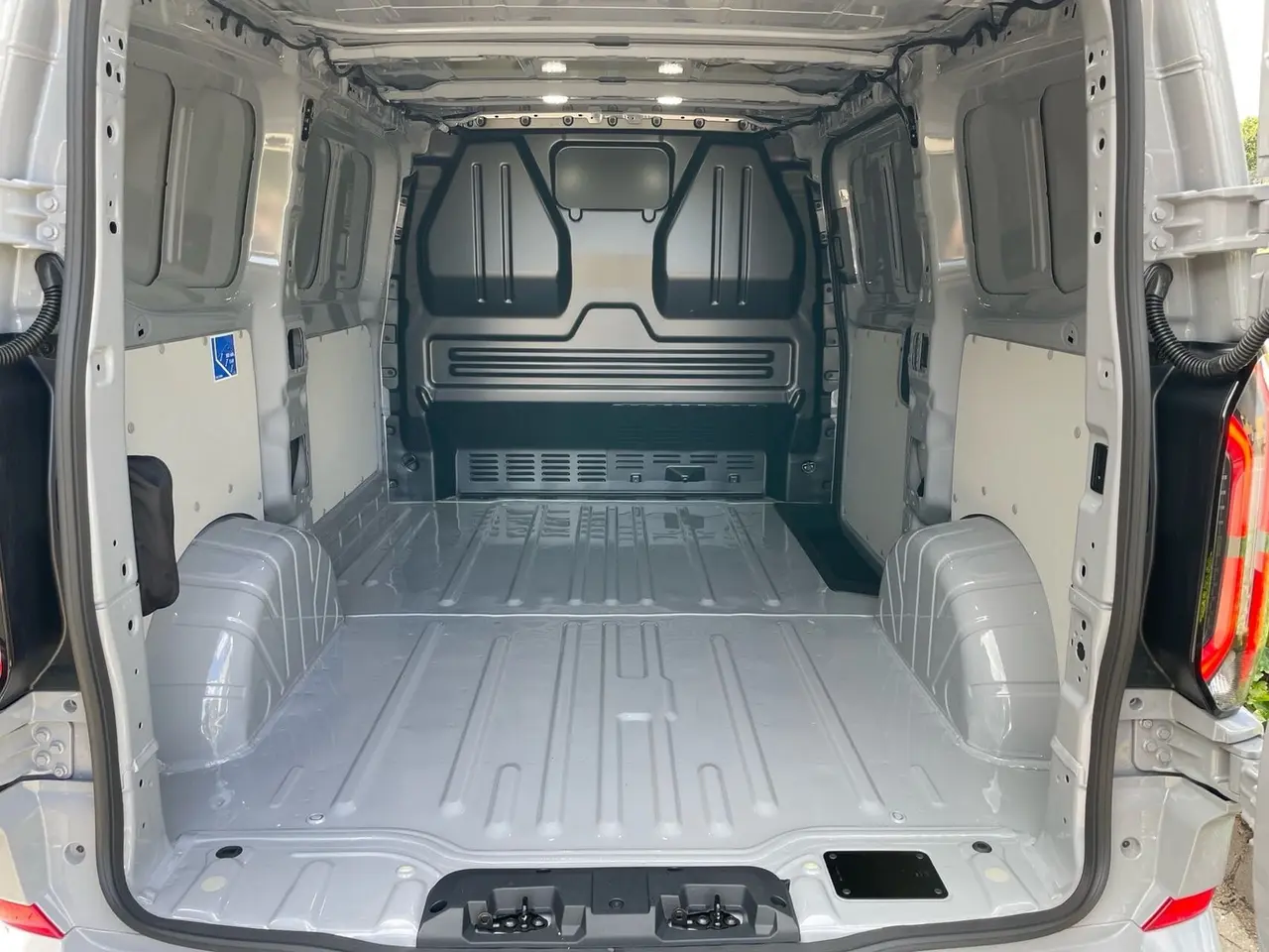 Billede 10 - Ford E-Transit Custom 320 L1 71 Limited