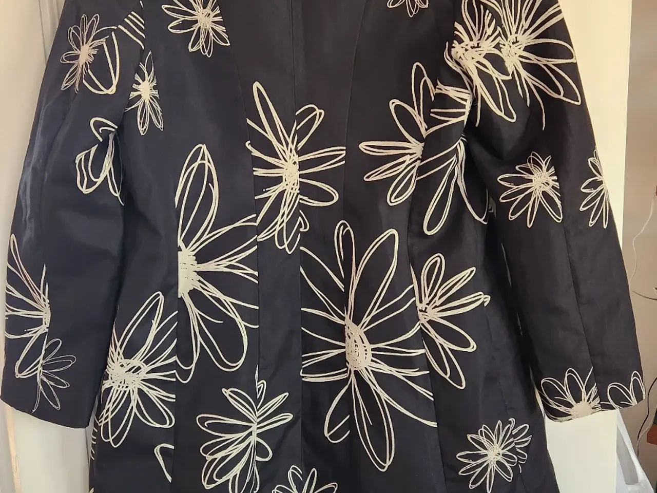 Billede 2 - Lækker Desigual jakke (passer str.L)