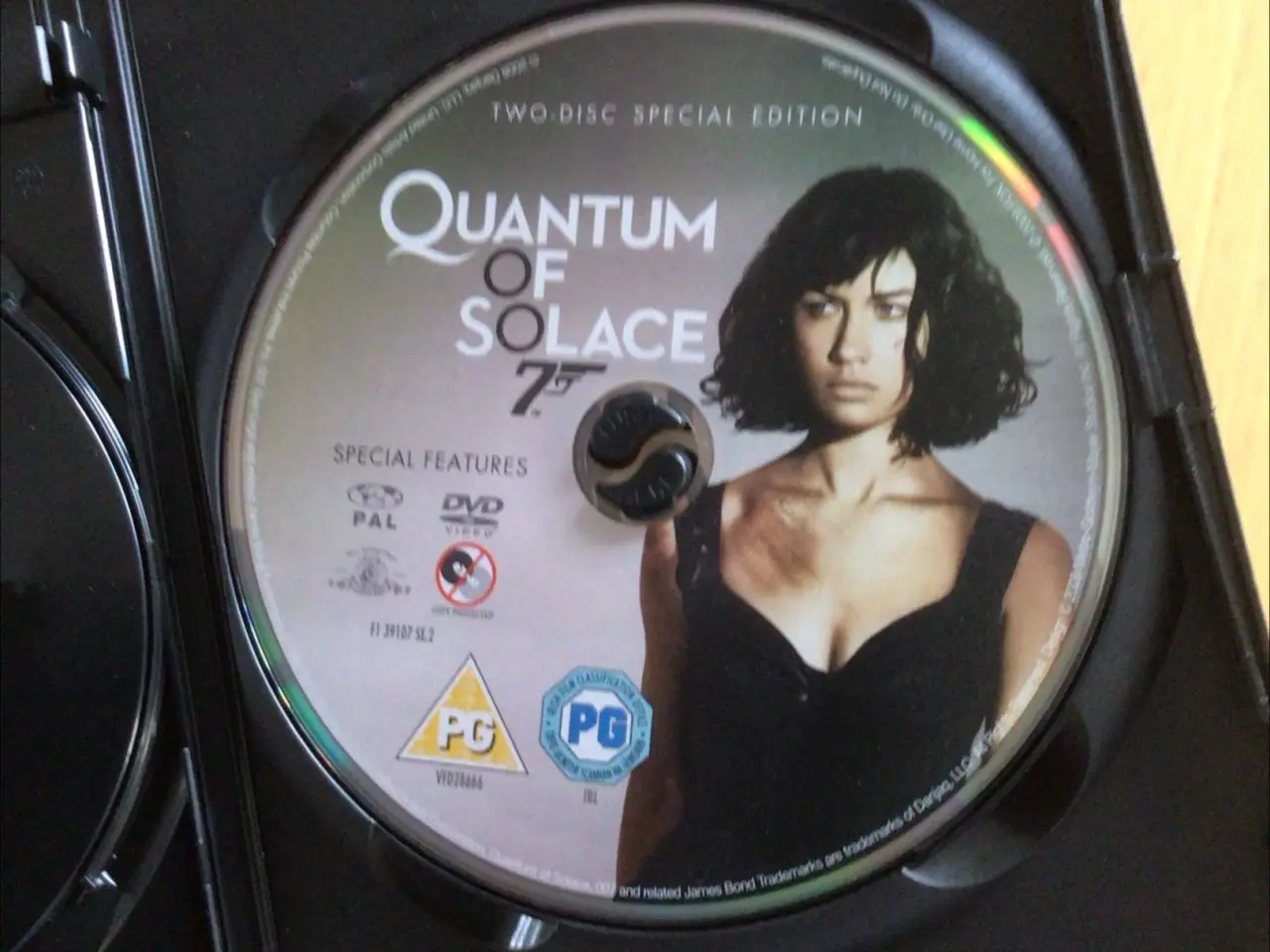 Billede 3 - Quantum of solace 7.   (007).        2stk dvder