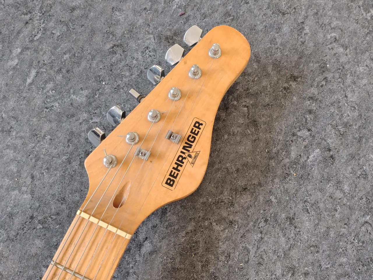 Billede 3 - El-guitar BEHRINGER