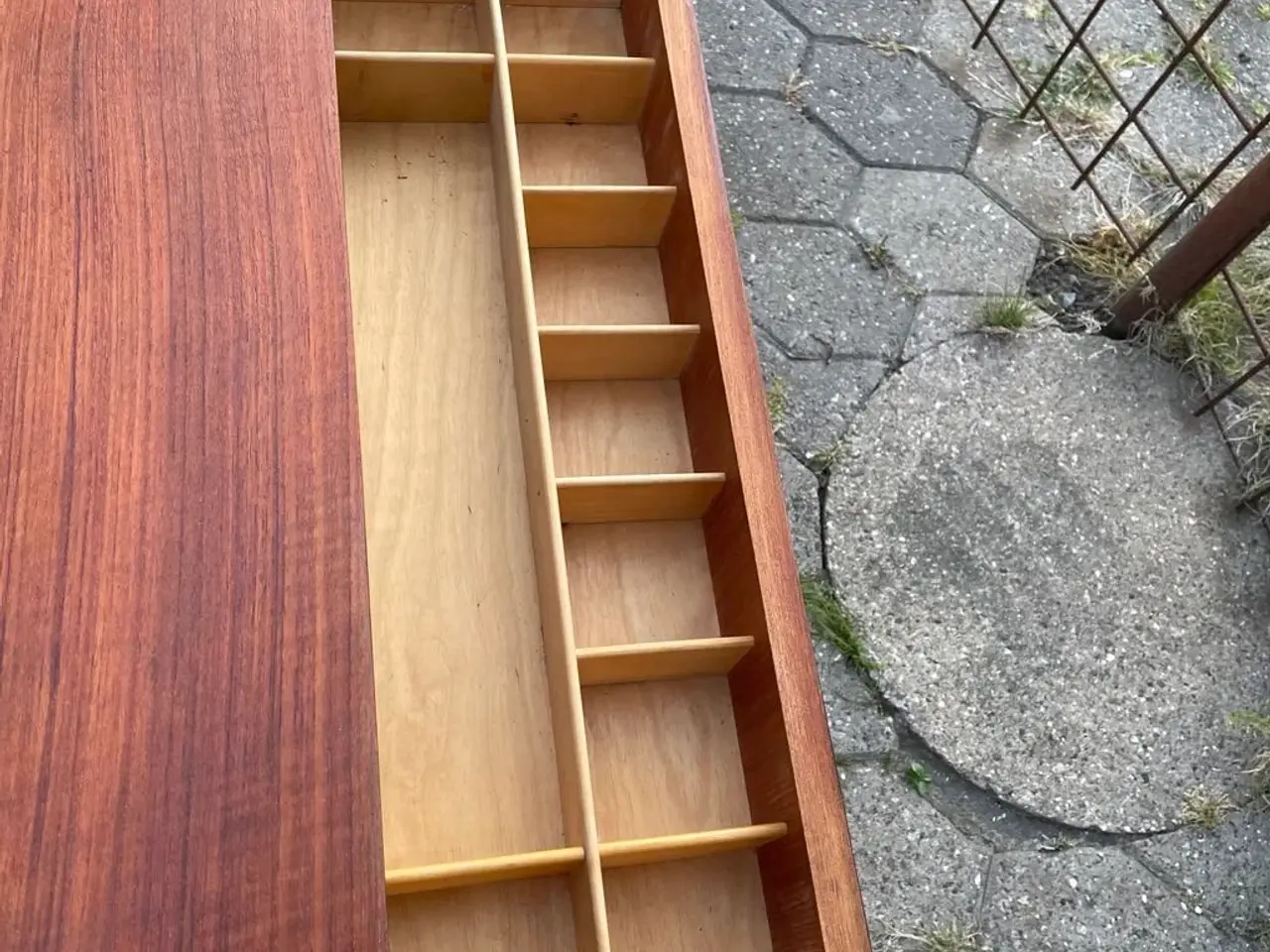 Billede 3 - Teak sybord med skuffe til begge sidder