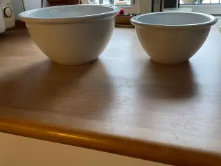 Pillivuit skåle 042 og 032