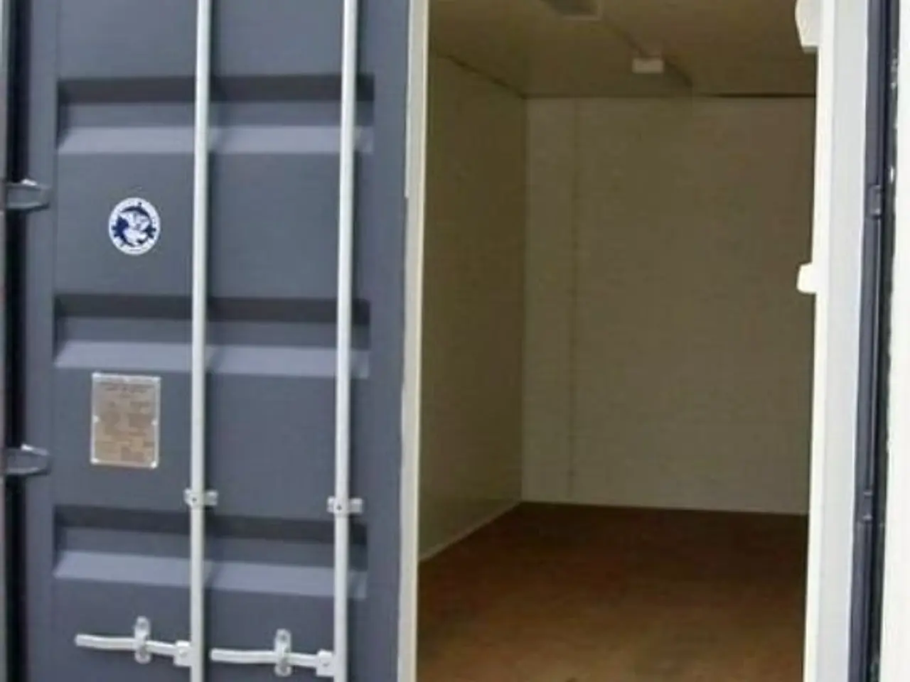 Billede 1 - Købes 20 fods container isoleret/ ikke isoleret