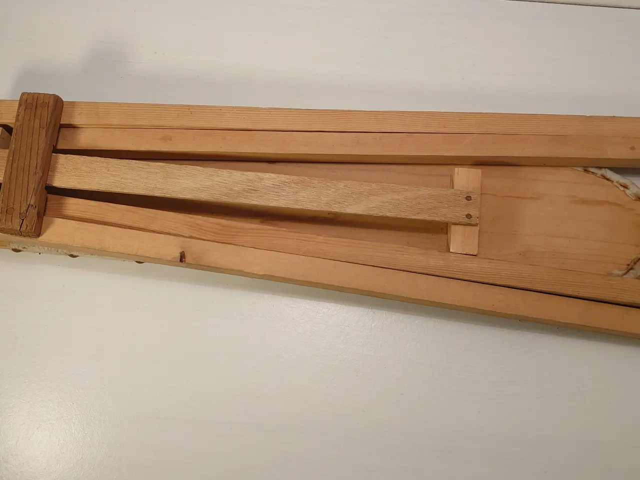 Billede 4 - Gammelt børne strygebræt. H44,5cm, L60cm.