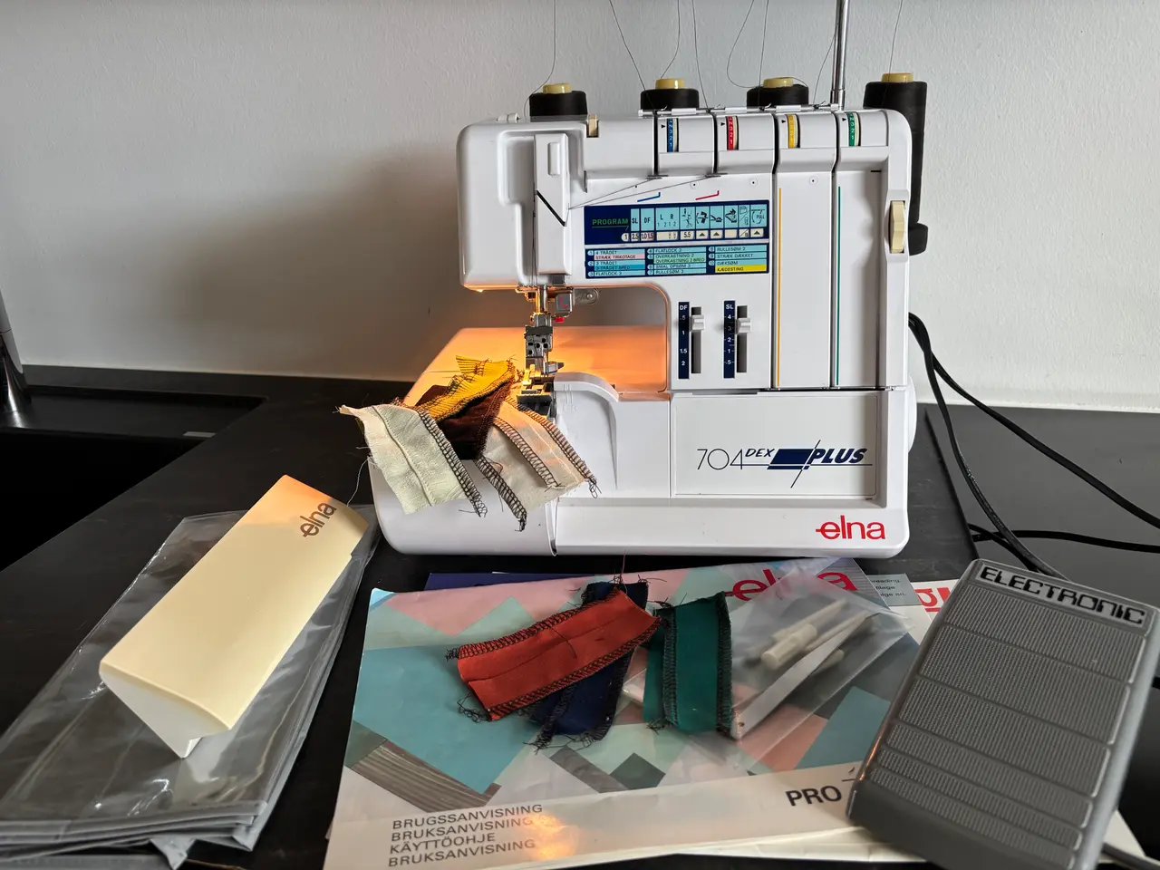 Billede 1 - Elna. pro. 704. dex/ plus overlocker