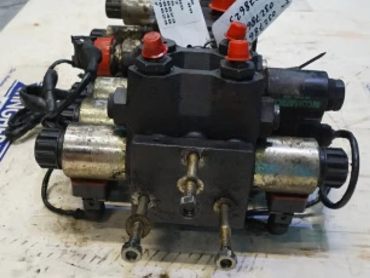 Billede 8 - Case CF80 Hovedventil 061067805