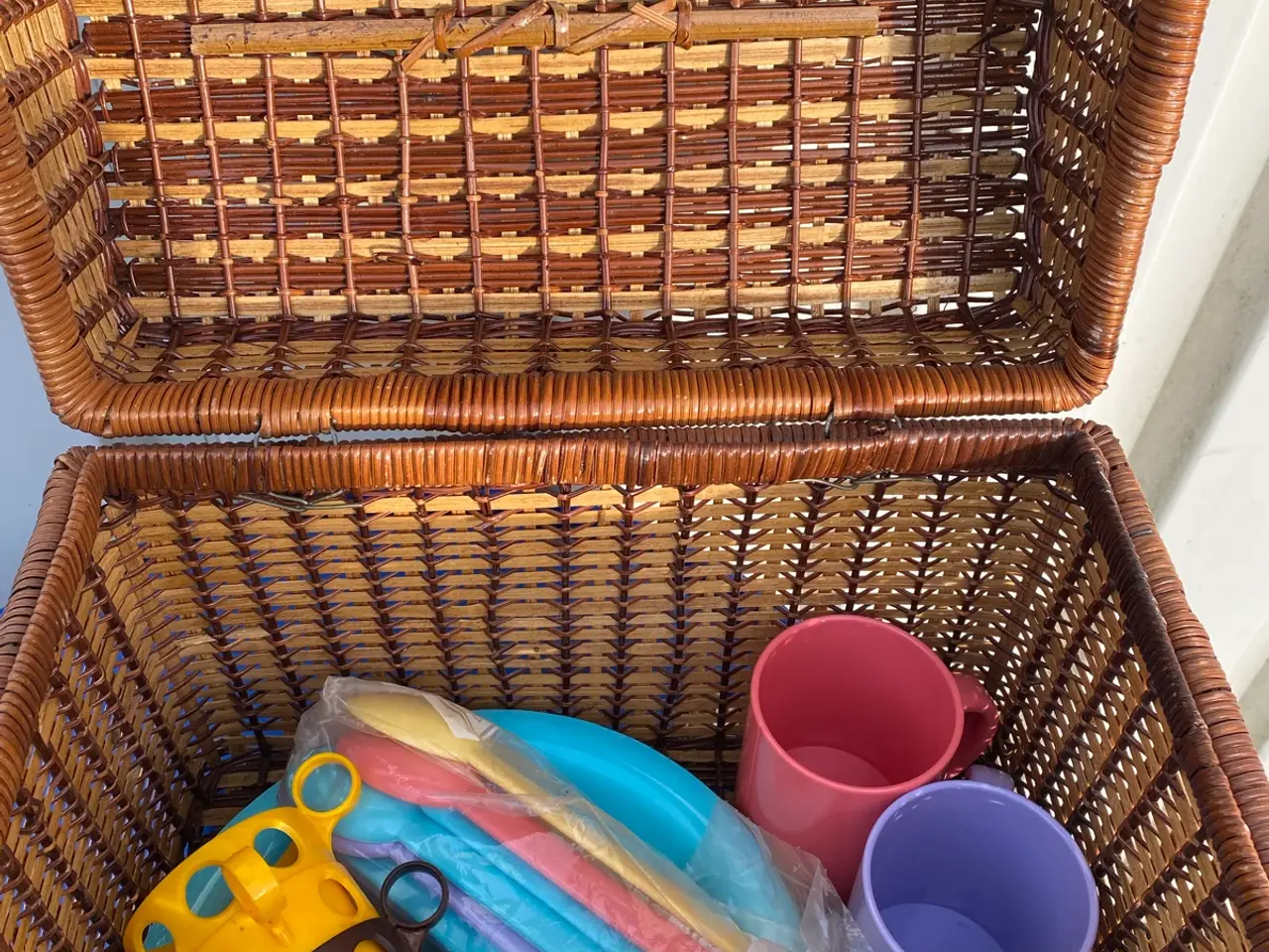 Billede 3 - Vintage picnic kurv i flet med tilbehør