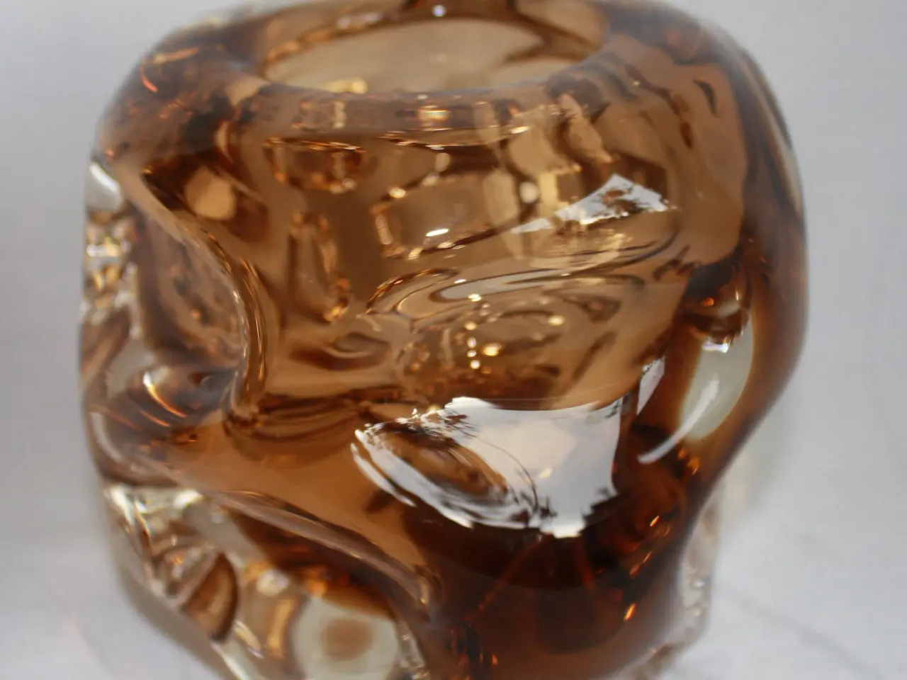 Billede 3 - Vase af brunt glas