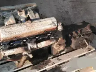 1949 Cadillac 331 motor og gear.