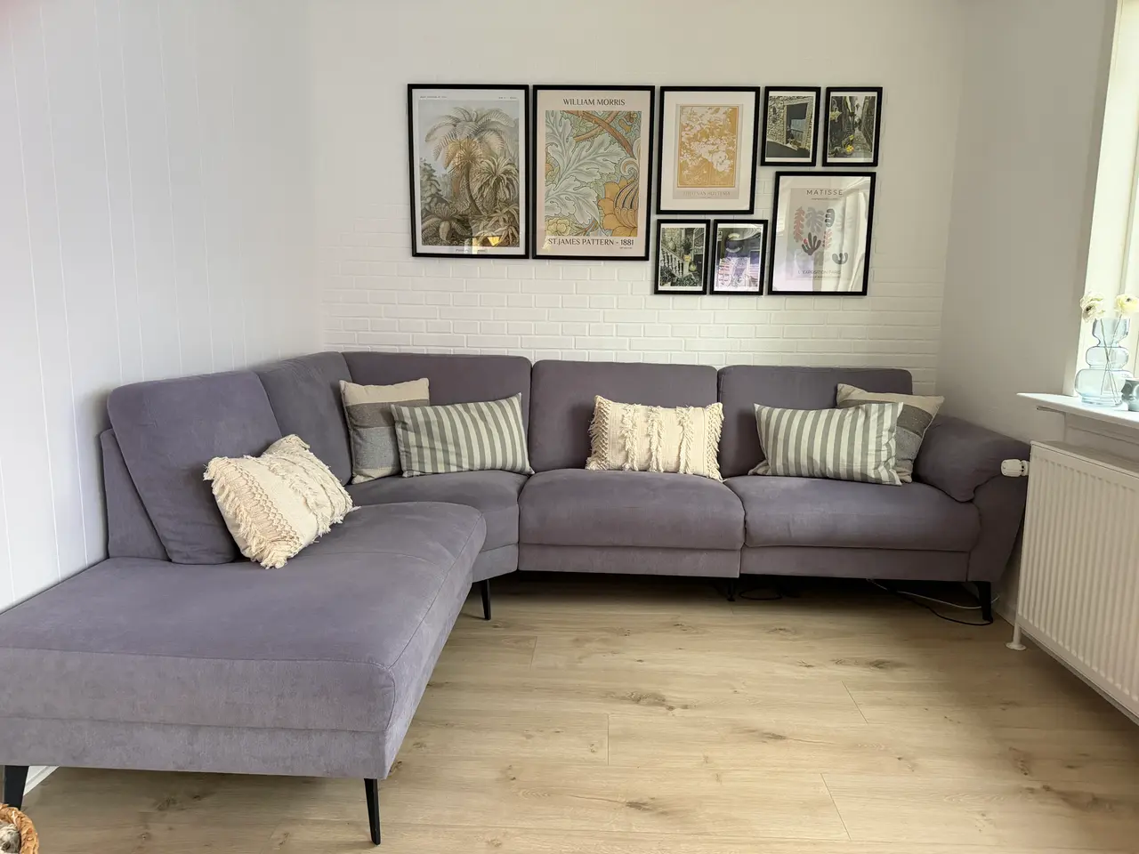 Billede 1 - Flot og rummelig hjørnesofa, farve gråblå