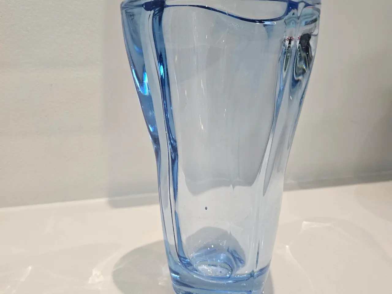 Billede 4 - Flot blålig vase.
