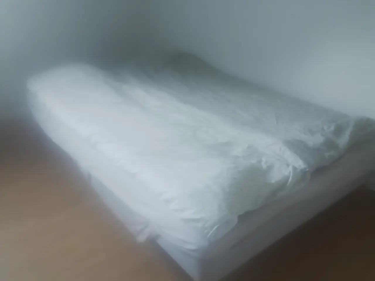 Billede 1 - Dobbeltseng, simpel, komfortabel, med træben