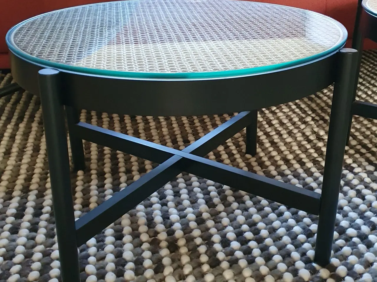 Billede 2 - Flettede Sofa/sideborde med glasplade 