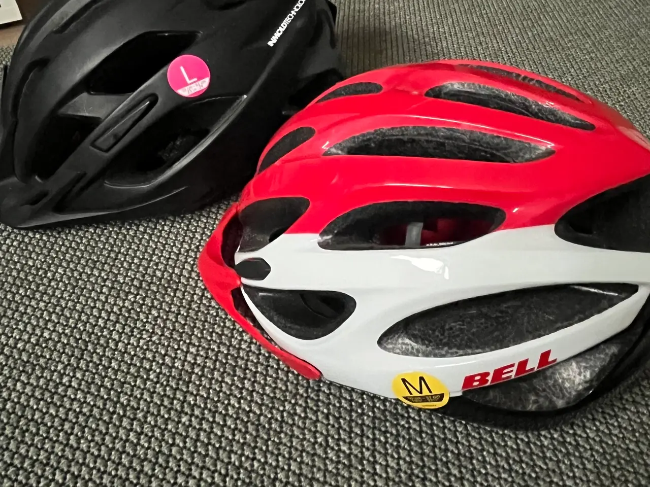 Billede 1 - Cykelhjelme - kun brugt 2 gange