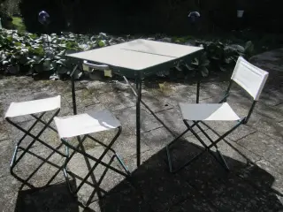 BYD. Retro. Skønt Picnicbord og Stole.