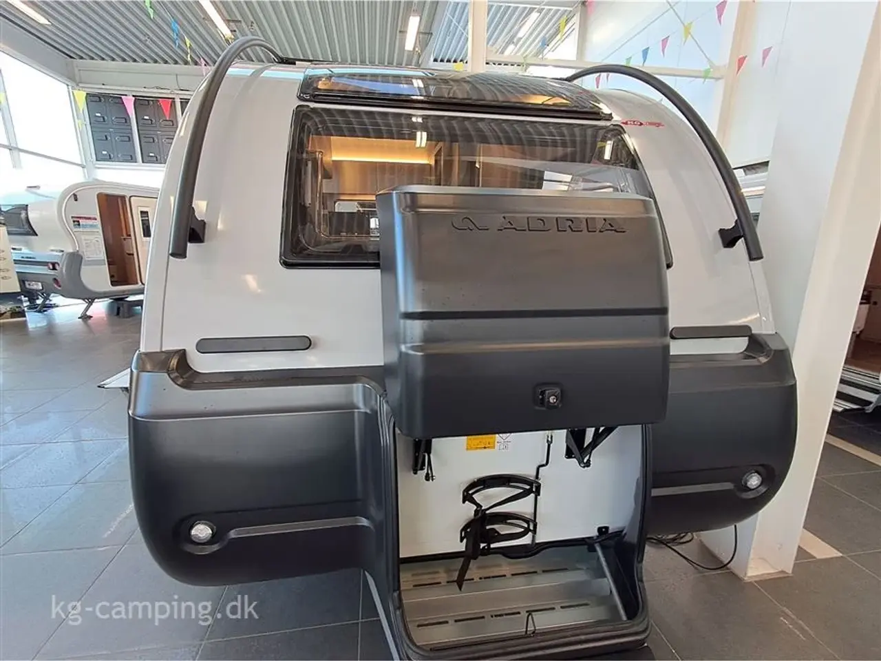 Billede 18 - 2026 - Adria Action 391 LH Sport   2026 Nyhed - Action 391 LH SPORTS med TRUMA Combi 4 E og lyst hyndestof