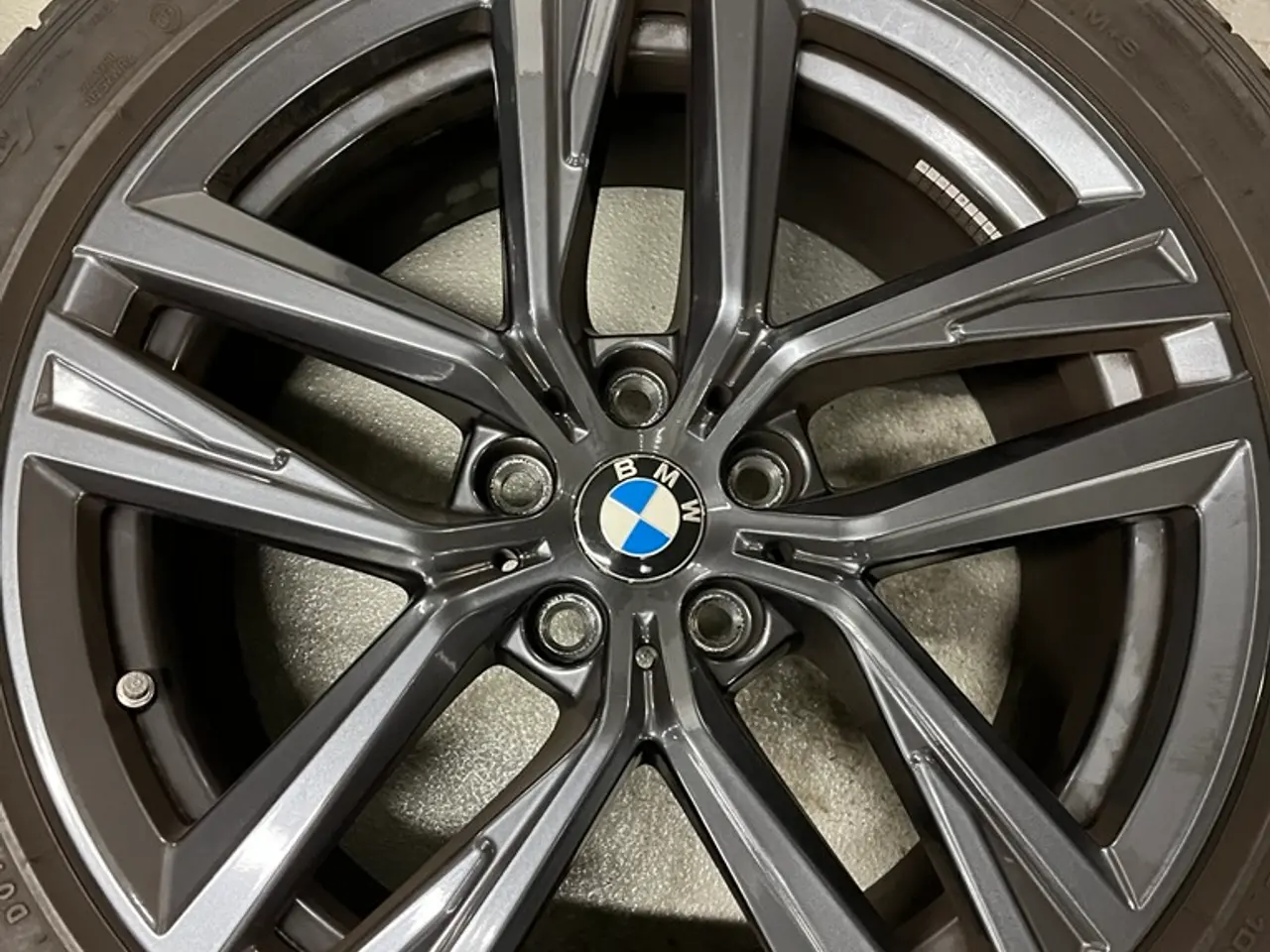 Billede 2 - BMW i4 Originale alufælge 18" med vinterdæk
