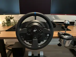 Thrustmaster T300 RS GT og Thrustmaster TH8A