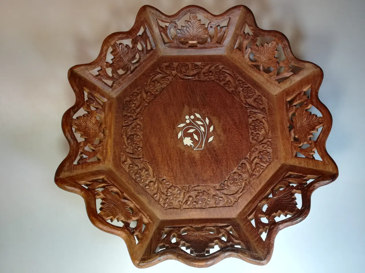 Billede 1 - Dekorativt fad i teak (formentlig), diameter 30 cm