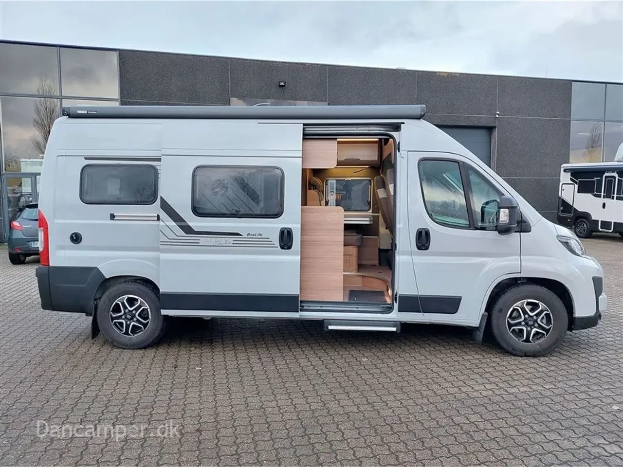 Billede 3 - 2024 - Knaus Boxlife 600 ME Platinum Selection 140 Hk 8 trins aut.gear, adoptiv fartpilot, under 6 meter, stor hæve/sænkbar seng