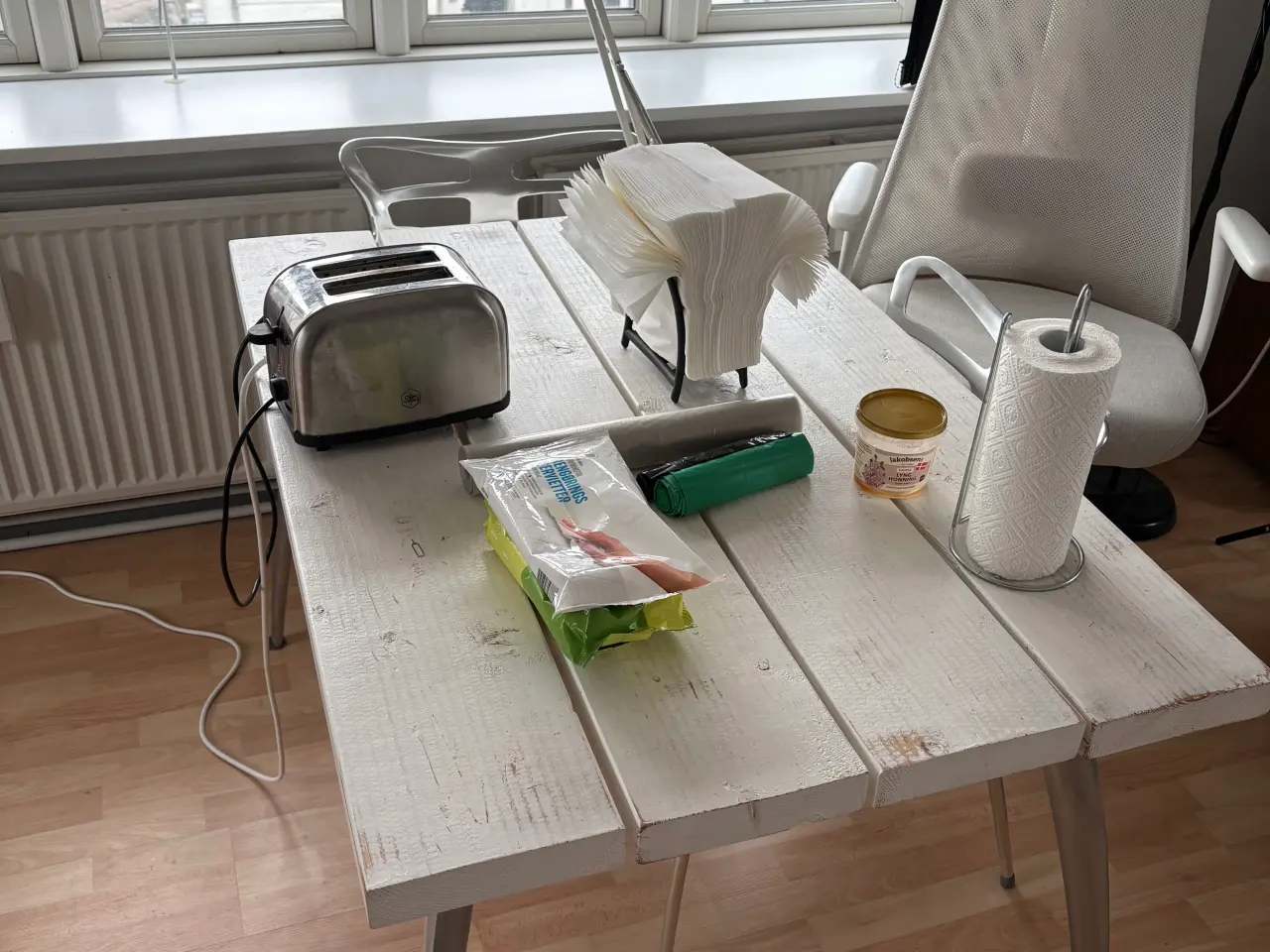 Billede 1 - Dining table for 4 with chairs