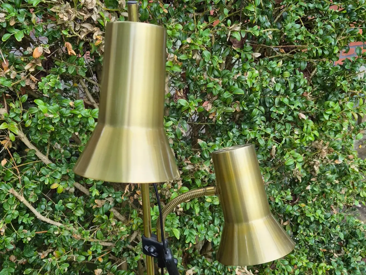Billede 1 - Flot, unik gulvlampe i messing