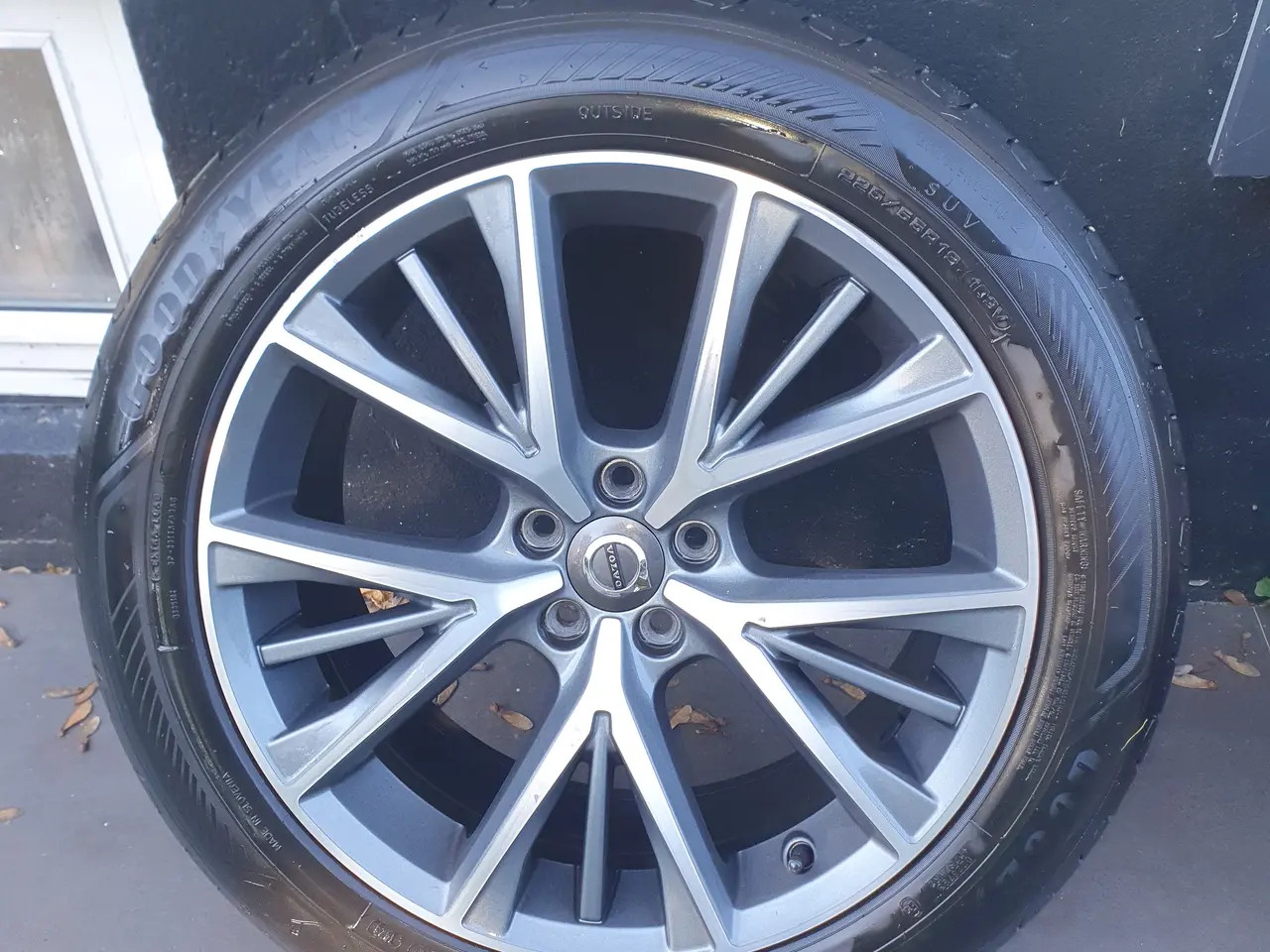 Billede 8 - Originale 19" volvofælge med goodyeardæk til elbil