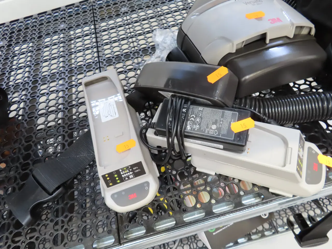 Billede 2 - Åndedrætsværn 3M Versaflo M-300 med filter 3M Versaflo samt batteri