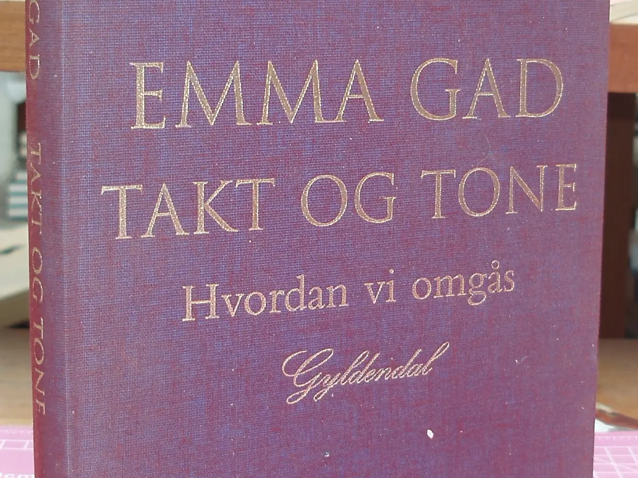 Billede 1 - Emma Gad takt og tone, hvordan vi omgås