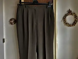 Brune lange bukser, str. 46, helt nye