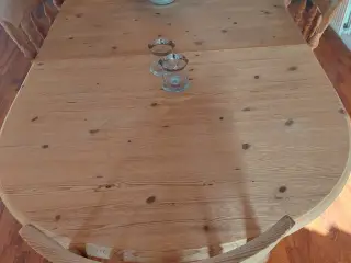 Spisebord med 2 tillægs plader