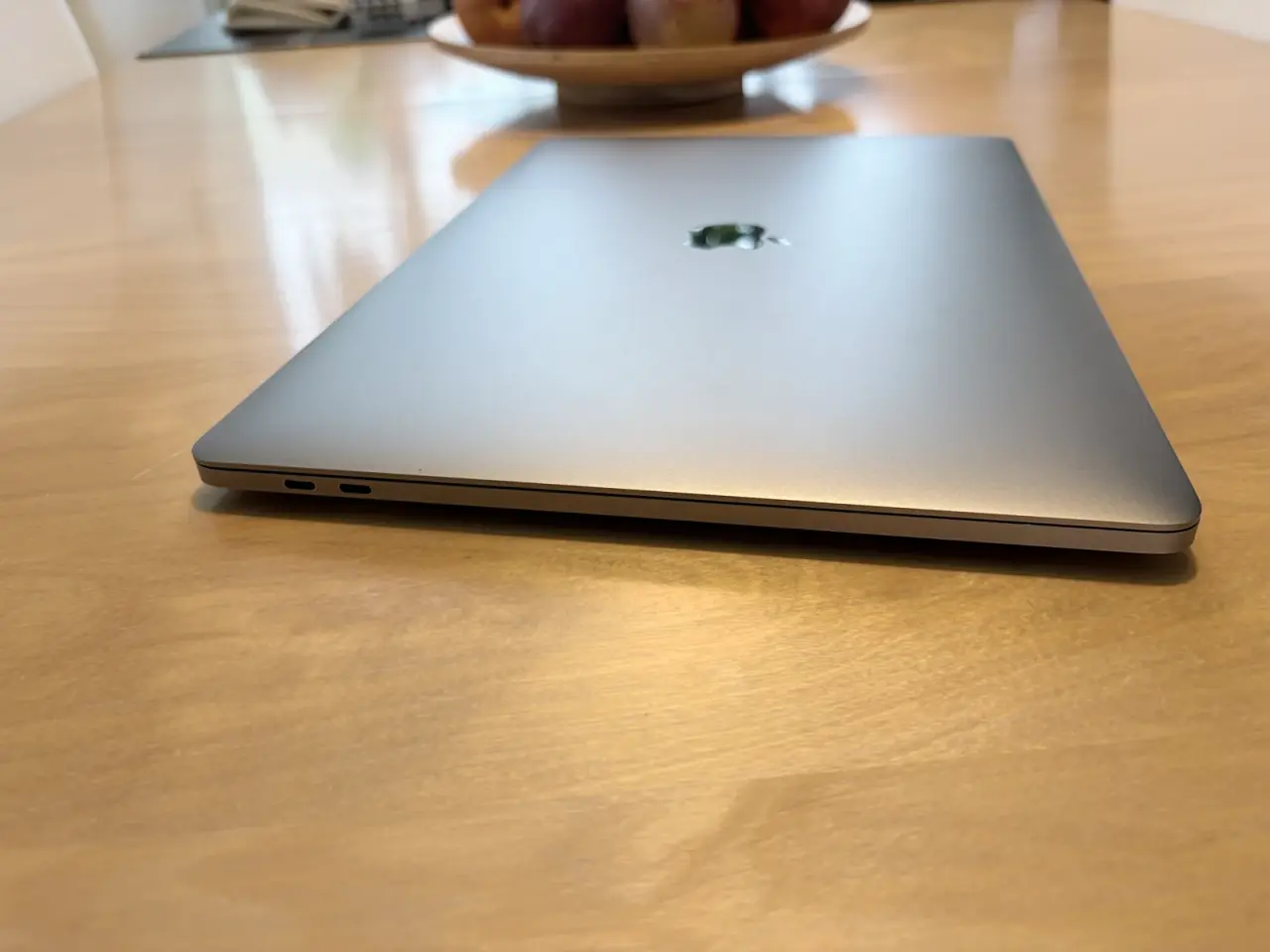 Billede 3 - MacBook Pro (15", 2018) – Space Gray – 80% batteri