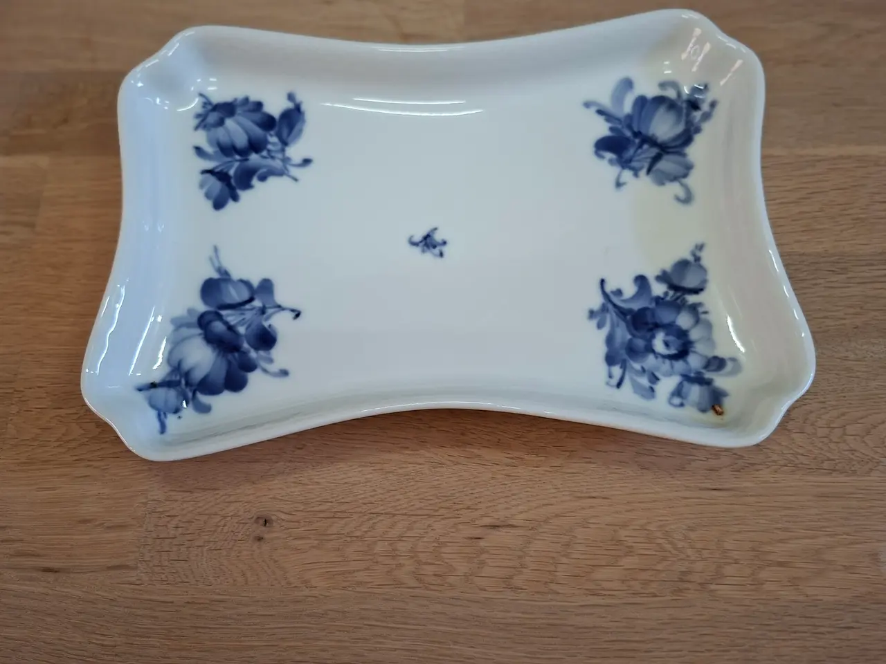 Billede 1 - Blå Blomst Flettet bakke/assiet 10/8181