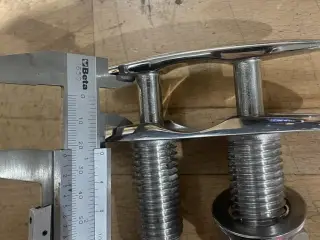 Rustfri Pullert / Fortøjningsklampe – AISI 316 UDEN MØTRIK