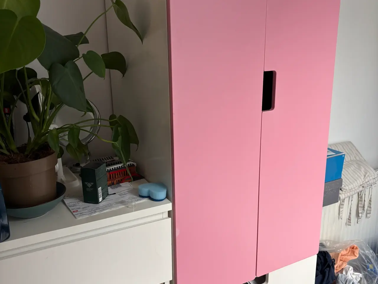 Billede 1 - Sødt Ikea skab