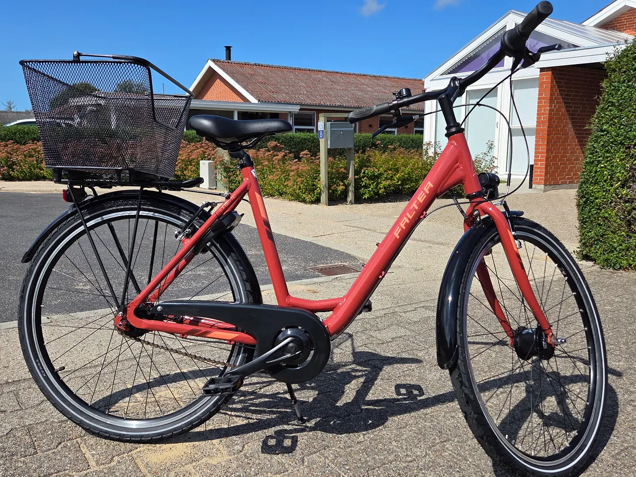 Billede 1 - Cykel med lav indstigning, 26", årg 2024