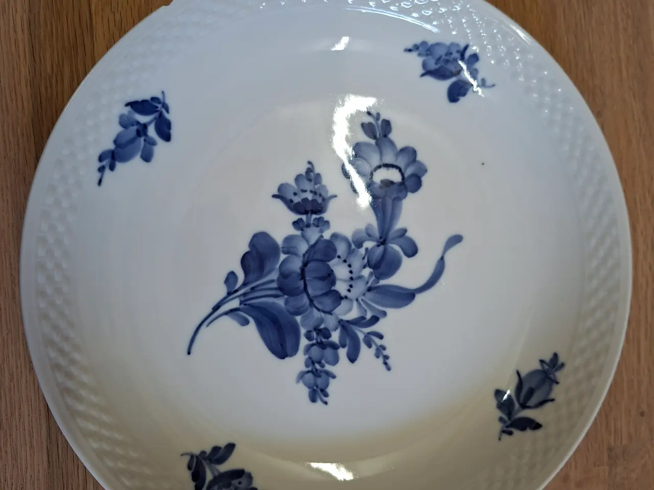 Billede 1 - Blå Blomst fad, flette i fin stand, model 8212