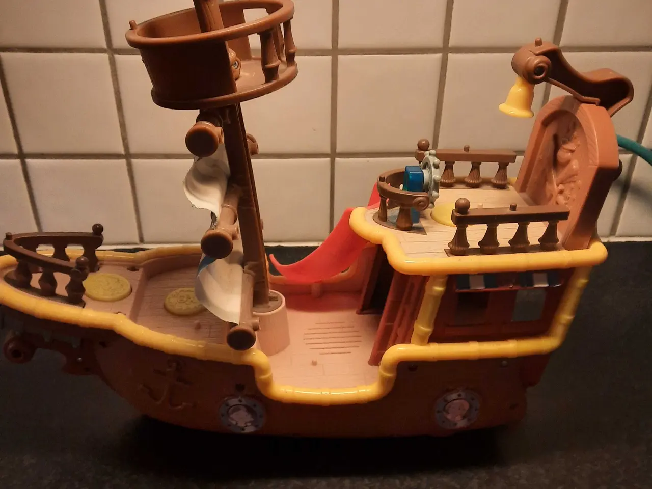 Billede 4 - Forskelligt legetøj til dreng og pige.