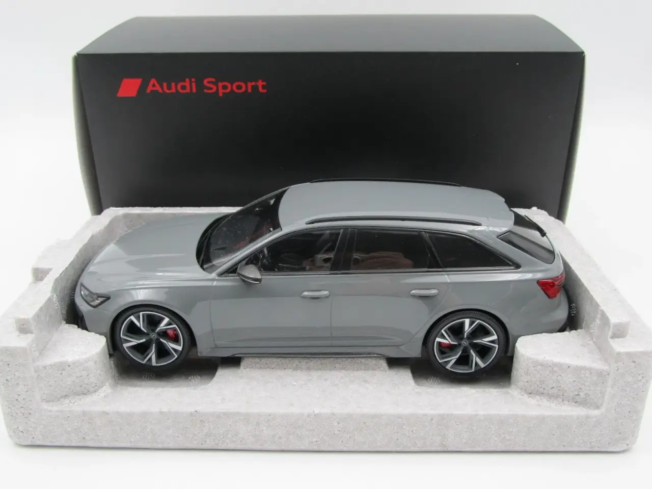 Billede 8 - 2019 Audi RS6 Avant 1:18 - MINICHAMPS