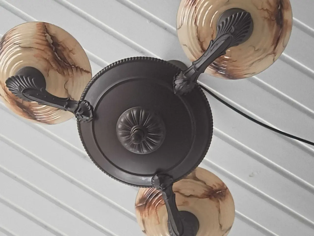 Billede 7 - Flot lampe , med intakte skærme