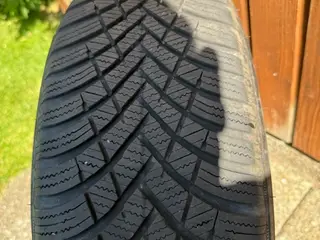 4 Næsten nye Hankook vinter dæk på flotte alufælge