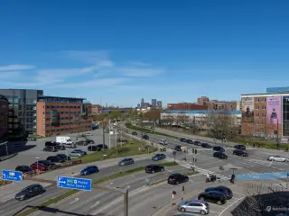 Flot udsigt - se video. Tagterrasse. Parkering. Gavlreklame...